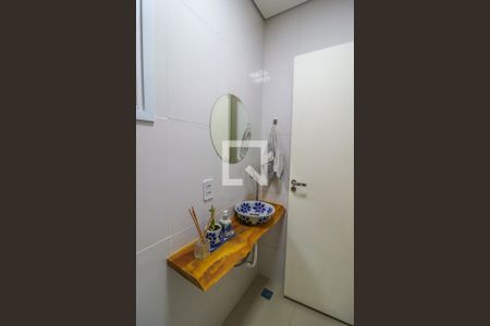 Casa de condomínio à venda com 152m², 3 quartos e 2 vagasLavabo