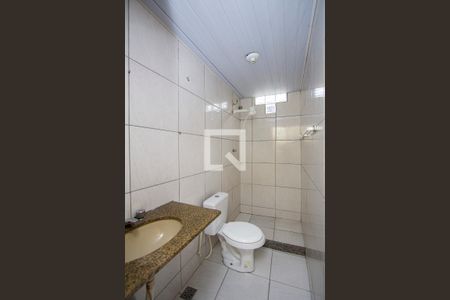 Banheiro de casa para alugar com 1 quarto, 49m² em Pião, São Gonçalo