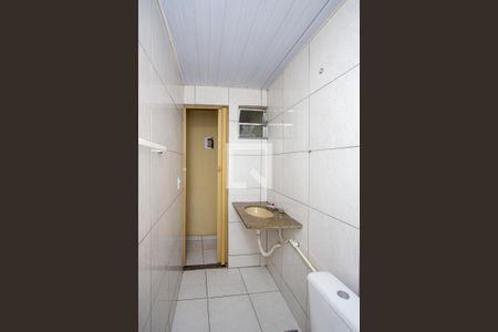 Banheiro de casa para alugar com 1 quarto, 49m² em Pião, São Gonçalo