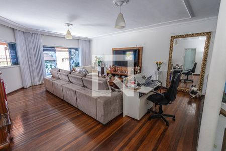 Casa à venda com 591m², 4 quartos e 3 vagasSala / 2º Andar