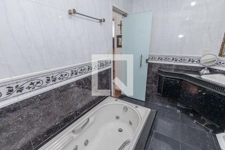 Casa à venda com 591m², 4 quartos e 3 vagasBanheiro suite