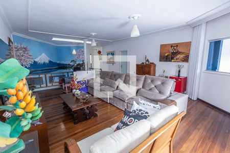 Casa à venda com 591m², 4 quartos e 3 vagasSala / 2º Andar