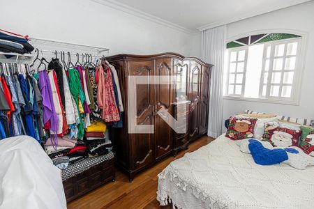 Casa à venda com 591m², 4 quartos e 3 vagasCloset