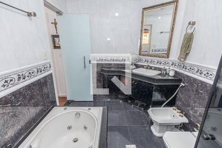 Casa à venda com 591m², 4 quartos e 3 vagasBanheiro suite
