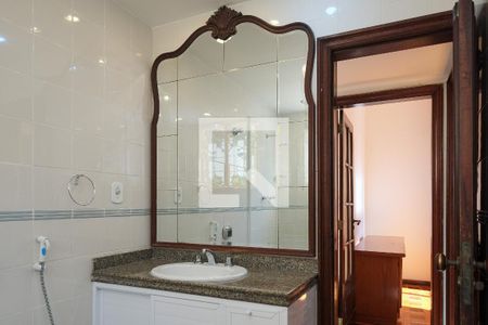 Apartamento para alugar com 160m², 4 quartos e 1 vaga Apartamento para alugar com 160m², 4 quartos e 1 vagaBanheiro Corredor