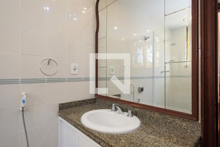Apartamento para alugar com 160m², 4 quartos e 1 vaga Apartamento para alugar com 160m², 4 quartos e 1 vagaBanheiro Corredor