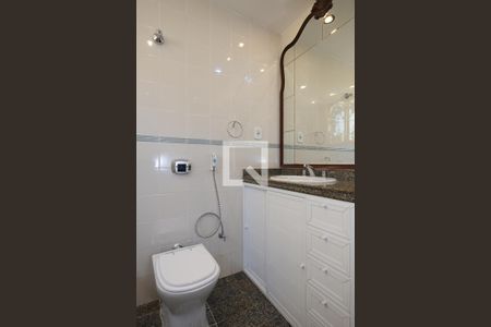 Apartamento para alugar com 160m², 4 quartos e 1 vaga Apartamento para alugar com 160m², 4 quartos e 1 vagaBanheiro Corredor