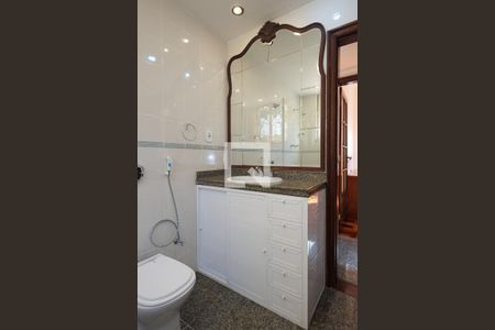 Apartamento para alugar com 160m², 4 quartos e 1 vaga Apartamento para alugar com 160m², 4 quartos e 1 vagaBanheiro Corredor