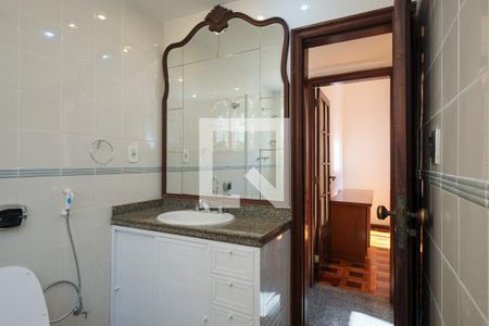Apartamento para alugar com 160m², 4 quartos e 1 vaga Apartamento para alugar com 160m², 4 quartos e 1 vagaBanheiro Corredor