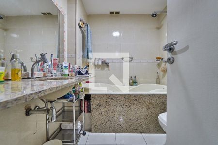 Apartamento à venda com 116m², 2 quartos e 1 vaga Banheiro da Suíte