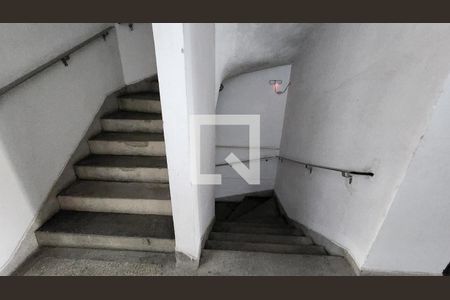 Escada de apartamento para alugar com 1 quarto, 40m² em José Menino, Santos