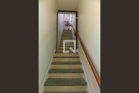 Casa para alugar com 360m², 5 quartos e 3 vagasEscada