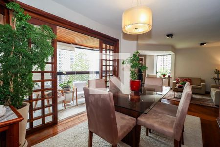 Sala de apartamento à venda com 3 quartos, 150m² em Vila Suzana, São Paulo