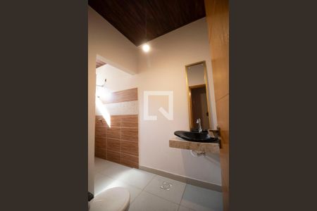 Banheiro da suíte de casa à venda com 4 quartos, 200m² em Jardim Atlântico, Goiânia
