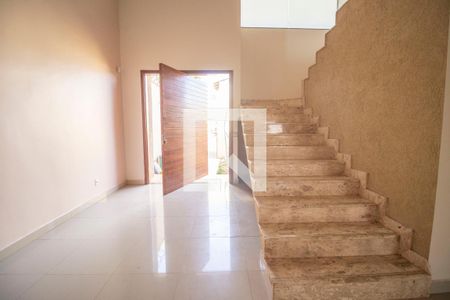 Escada de casa à venda com 4 quartos, 200m² em Jardim Atlântico, Goiânia