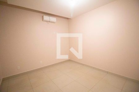 Suíte de casa à venda com 4 quartos, 200m² em Jardim Atlântico, Goiânia