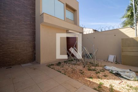 Garagem de casa à venda com 4 quartos, 200m² em Jardim Atlântico, Goiânia