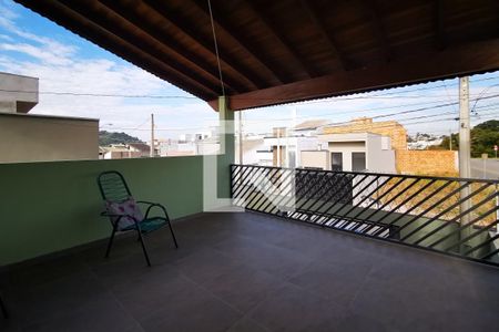 Casa à venda com 110m², 3 quartos e 2 vagas Casa à venda com 110m², 3 quartos e 2 vagasTerraço