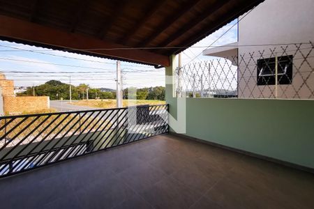 Casa à venda com 110m², 3 quartos e 2 vagas Casa à venda com 110m², 3 quartos e 2 vagasTerraço