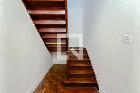 Escada de casa para alugar com 2 quartos, 106m² em Alto da Mooca, São Paulo