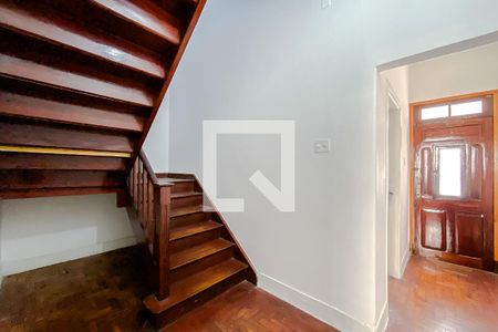 Escada de casa para alugar com 2 quartos, 106m² em Alto da Mooca, São Paulo