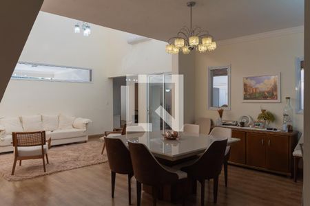 Casa de condomínio à venda com 255m², 3 quartos e 4 vagasSala