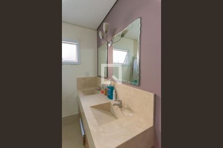 Casa de condomínio à venda com 255m², 3 quartos e 4 vagasBanheiro da Suíte 1