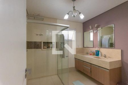 Casa de condomínio à venda com 255m², 3 quartos e 4 vagasBanheiro da Suíte 1