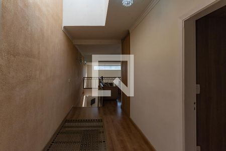 Casa de condomínio à venda com 255m², 3 quartos e 4 vagasCorredor