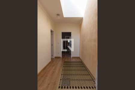 Casa de condomínio à venda com 255m², 3 quartos e 4 vagasCorredor