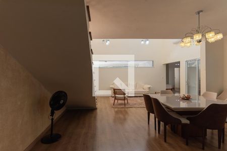 Casa de condomínio à venda com 255m², 3 quartos e 4 vagasSala