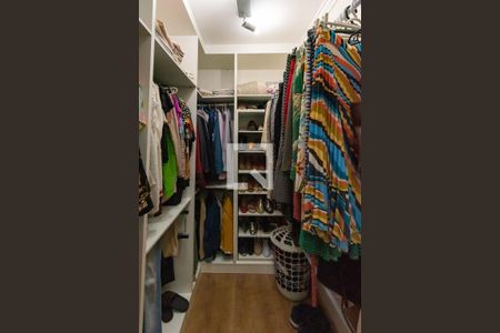 Casa de condomínio à venda com 255m², 3 quartos e 4 vagasCloset da Suíte 1