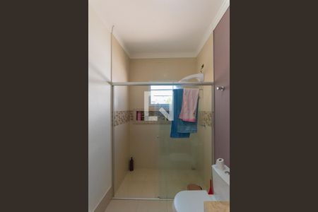 Casa de condomínio à venda com 255m², 3 quartos e 4 vagasBanheiro da Suíte 2