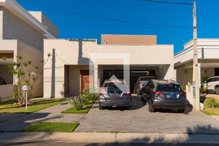 Casa de condomínio à venda com 255m², 3 quartos e 4 vagasFachada 