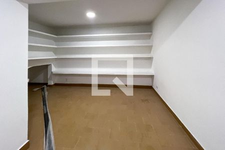 Casa para alugar com 330m², 4 quartos e 7 vagasDepósito
