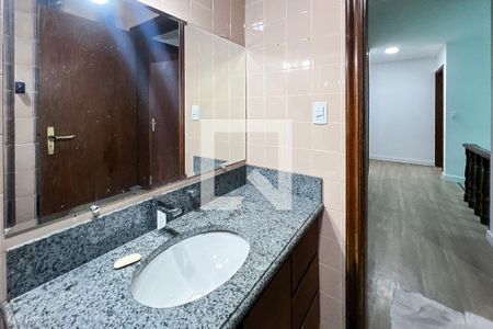 Casa para alugar com 330m², 4 quartos e 7 vagasBanheiro