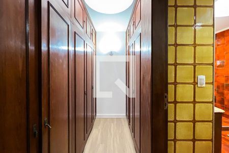 Casa para alugar com 330m², 4 quartos e 7 vagasArmários - Suíte