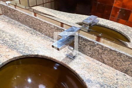 Casa para alugar com 330m², 4 quartos e 7 vagasBanheiro da Suíte