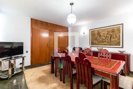 Casa à venda com 433m², 3 quartos e 5 vagas Casa à venda com 433m², 3 quartos e 5 vagasSala de TV