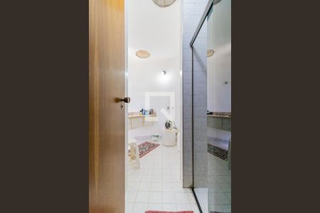 Casa à venda com 433m², 3 quartos e 5 vagas Casa à venda com 433m², 3 quartos e 5 vagasBanheiro da Suíte 2