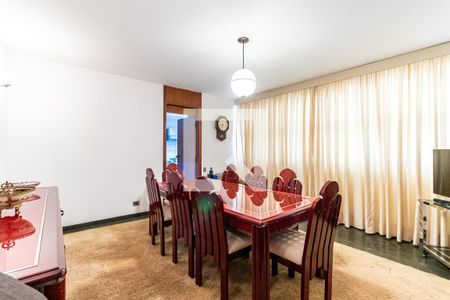 Casa à venda com 433m², 3 quartos e 5 vagas Casa à venda com 433m², 3 quartos e 5 vagasSala de TV