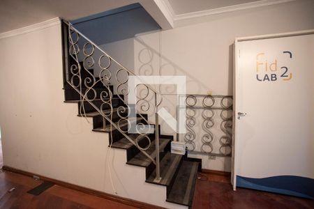 Escada de casa à venda com 3 quartos, 188m² em Vila Dom Pedro I, São Paulo