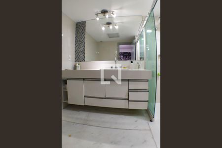 Apartamento para alugar com 150m², 4 quartos e 1 vaga Apartamento para alugar com 150m², 4 quartos e 1 vagaBanheiro da Suíte
