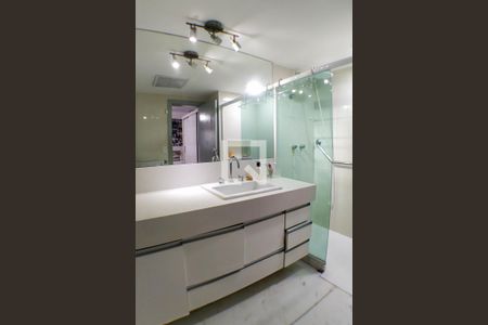Apartamento para alugar com 150m², 4 quartos e 1 vaga Apartamento para alugar com 150m², 4 quartos e 1 vagaBanheiro da Suíte
