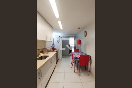 Apartamento para alugar com 150m², 4 quartos e 1 vaga Apartamento para alugar com 150m², 4 quartos e 1 vagaCozinha