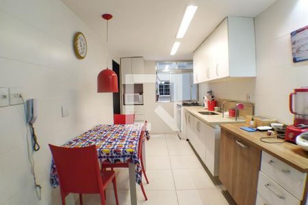 Apartamento para alugar com 150m², 4 quartos e 1 vaga Apartamento para alugar com 150m², 4 quartos e 1 vagaCozinha