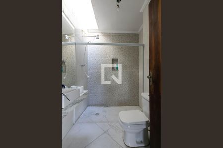 Casa para alugar com 285m², 3 quartos e 6 vagasBanheiro da Suíte 1 