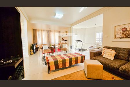 Sala de estar de casa à venda com 4 quartos, 440m² em Colonial, Contagem