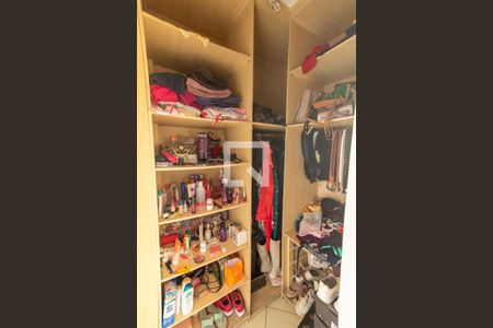 Casa à venda com 400m², 2 quartos e 2 vagas Casa à venda com 400m², 2 quartos e 2 vagasCloset