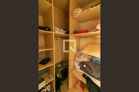 Casa à venda com 400m², 2 quartos e 2 vagas Casa à venda com 400m², 2 quartos e 2 vagasCloset